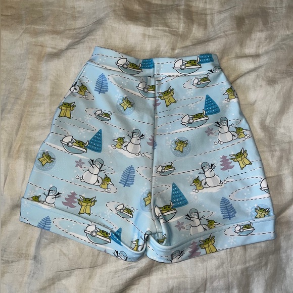 BlackMilkxStar Wars: The Child Winter Wonderland Cuffed Shorts - Grogu/Baby Yoda - Picture 5 of 11